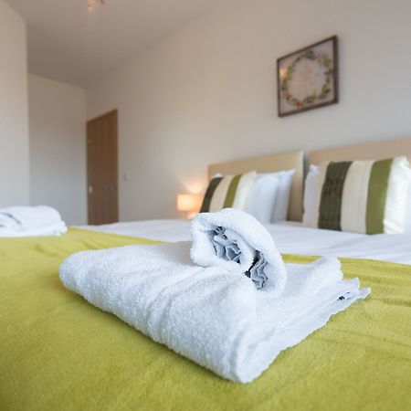 Hamilton Grace - The Quadrant Apartment Суиндън Екстериор снимка