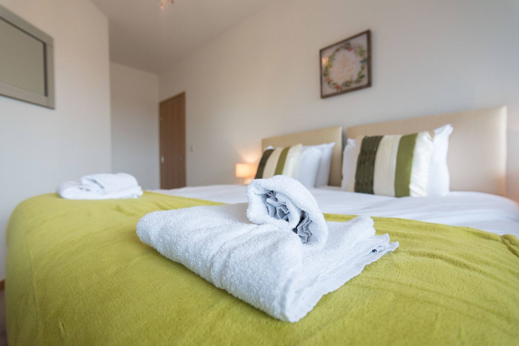 Hamilton Grace - The Quadrant Apartment Суиндън Екстериор снимка